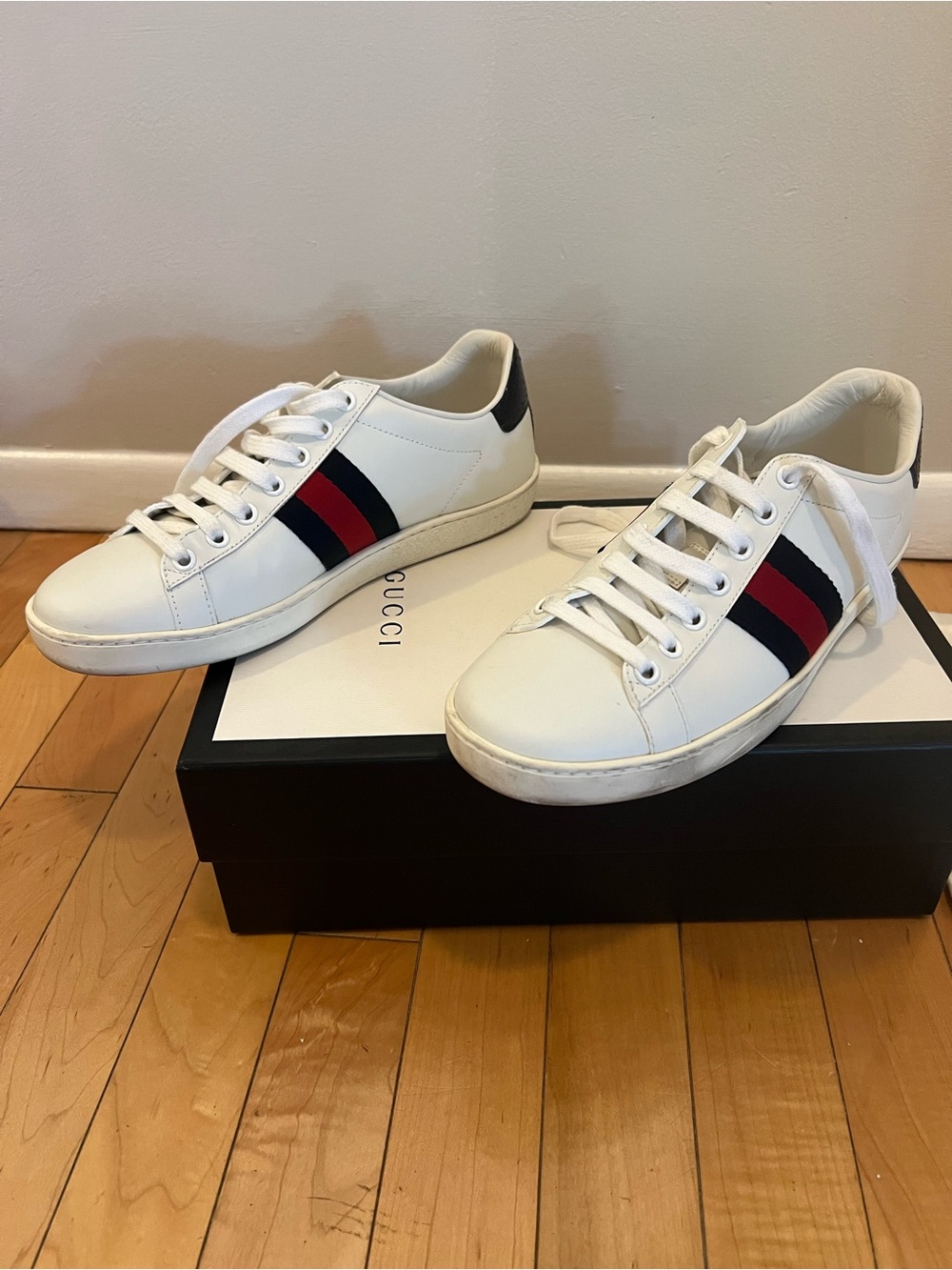 Gucci White Leather Low-Top Sneakers with Red & Navy Web Stripe- 36.5/6.5 - Picture 2 of 8